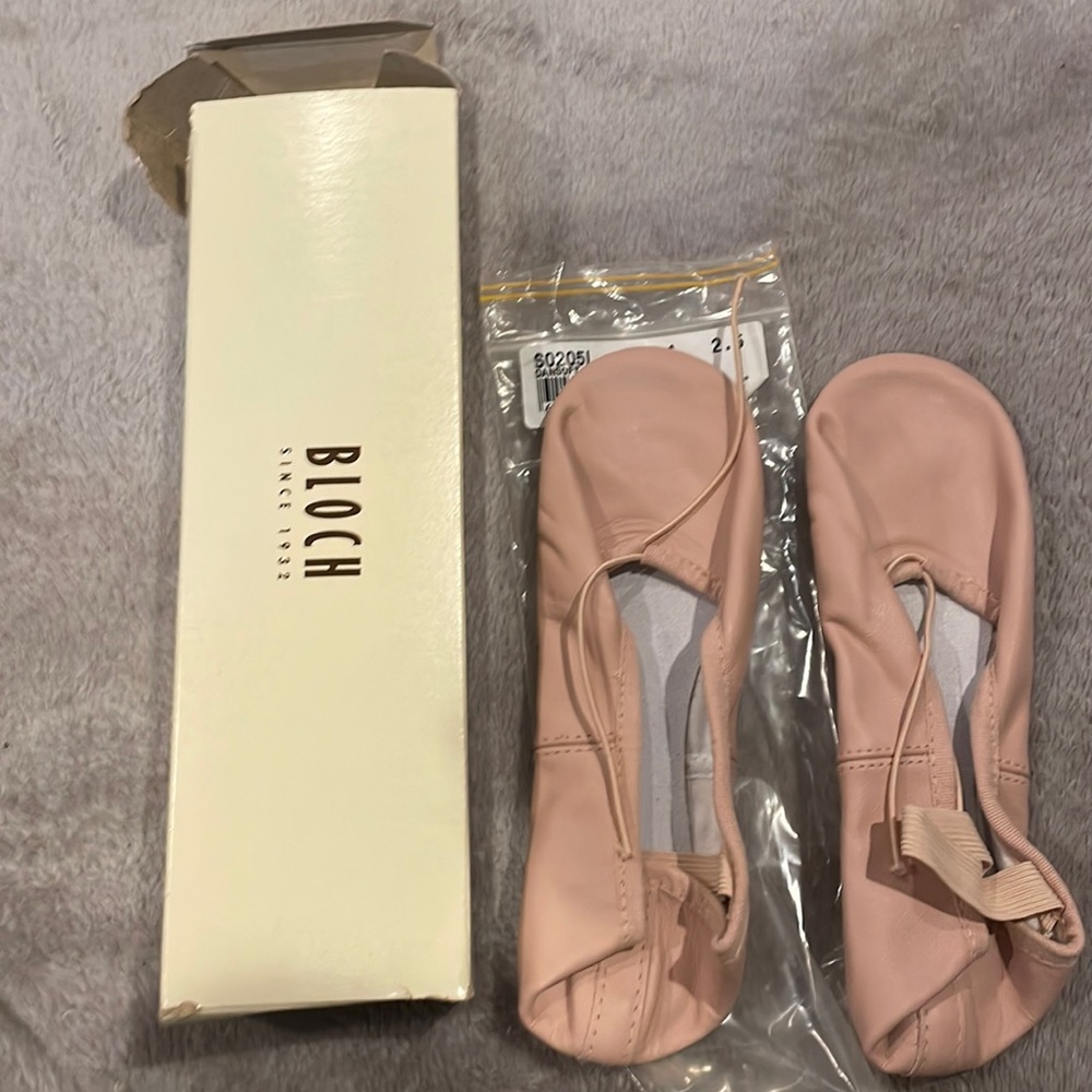 Bloch ballet slippers (pink - kids size 2.5) (new in box)